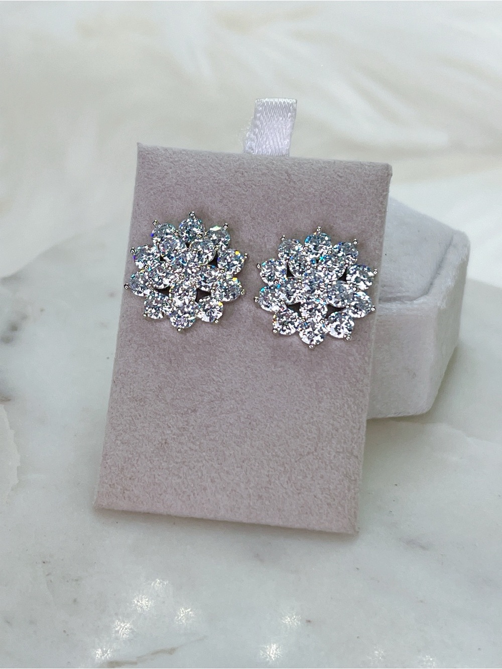18k white gold filled 30 CT simulant 💎 diamond round cluster stud earrings 2/3”